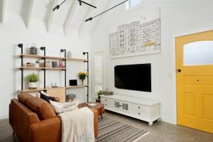 Luxury Stay with Private Heated Pool in Salamander Bay