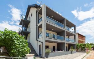 Nice Apartment In Kastel Kambelovac