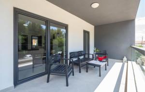 Awesome Apartment In Kastel Kambelovac