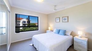 Breakers 2 - 7, 18 - 20 Pacific Parade