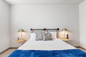 CozySuites PHX RORO Gym, Pool, Pets, Parking! #4