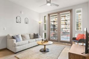 Cozysuites PHX RORO Gym, Pool, Pets, Parking! #7