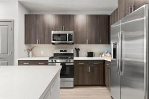 Cozysuites PHX RORO Gym, Pool, Pets, Parking! #10