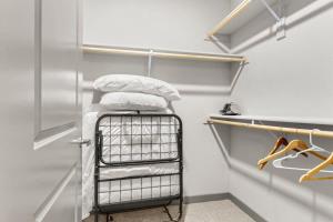 Cozysuites PHX RORO Gym Pool Pets Parking #14