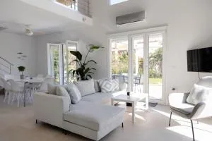 A Homes Greece - Beach Villa Retreat Athens - Pikérmion