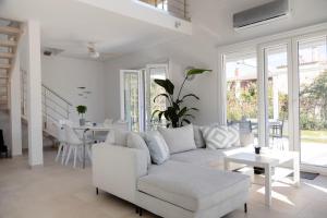 A Homes Greece - Beach Villa Retreat Athens
