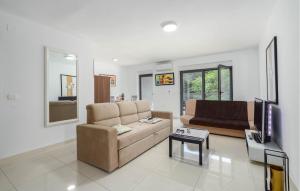 Gorgeous Apartment In Kastel Kambelovac