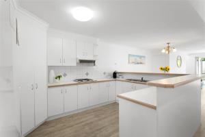 Noosa Sunseeker-walk to cafes & river, pet friendly