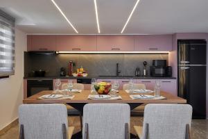 Cosmopolitan luxury apartment by Smaris Collection