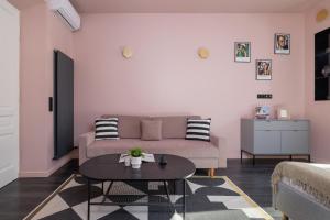 Apartment in Cracow Center with Air Conditioning, Desk and Balcony by Renters