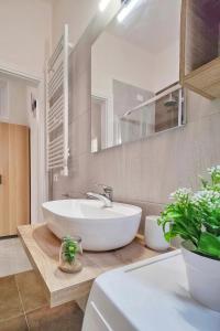 *Langolo del Giramondo*