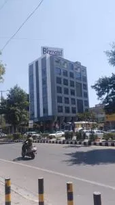 Pride Biznotel Alkapuri Near Vadodara Airport - Kevadia
