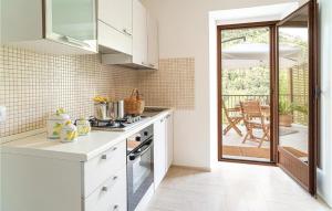 Cozy Home In Torraca With Wifi