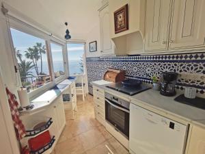 Carabeo 36 Solecito Seaview Apartment