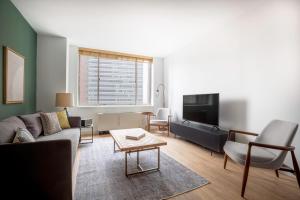 FiDi 1br w gym doorman nr Wall st NYC-418