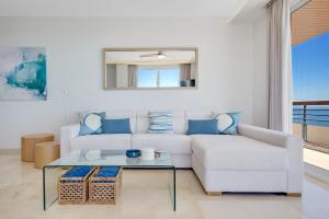 SANTA CLARA Modern & Exclusive Seafront Apartment
