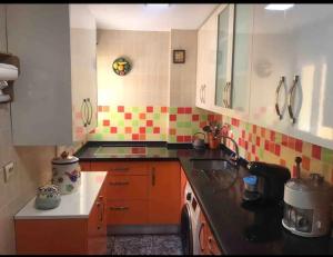 Mar y Gibraltar: ¡Tu Refugio!