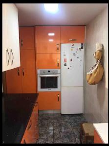 Mar y Gibraltar: ¡Tu Refugio!