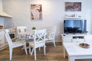 PROMO Evergreen apartments