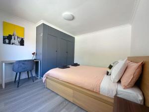 Wellesley Mountain House near City