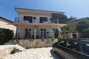 Penthouse apartment in Gornji Karin near the beach 