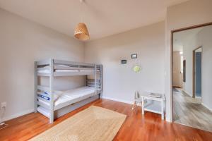 Maisons de vacances A 300m de la plage, maison pour 7 avec piscine : photos des chambres