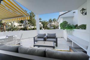 1104 First Line Beach Apartment golden Beach pool