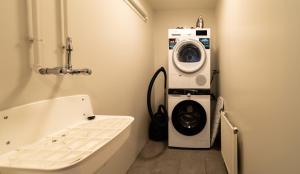 Vesturgata One Bedroom Apartment Near Harbour by Heimaleiga