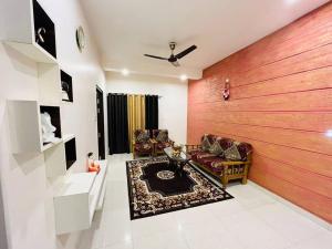 Raj Homestay- Homely Comfort