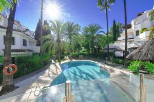 2033 modern 3 Bed large Terrace with sun loungers