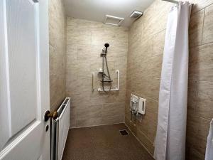 Craig-y-Dderwen Riverside Hotel