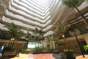 Spacious Condo in Q.C. w wifi,near SM North