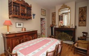 Maisons de vacances Awesome Home In Arles : photos des chambres