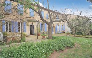 Maisons de vacances Awesome Home In Arles : photos des chambres