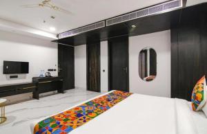 Hotel GreySky Karkardooma AnandVihar New Delhi