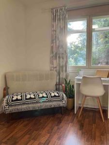 Entire flat located 2km from center, free parking