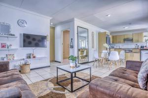 The Cottage-1 Bed-pool-bbq-fibre-solar-samrand