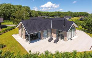 Three-Bedroom Holiday Home In Sydals