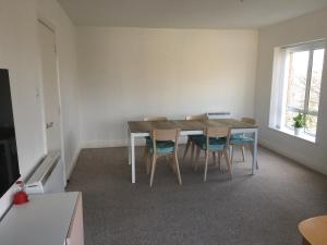 Central Spacious 3 Bedroom Apartment With Parking