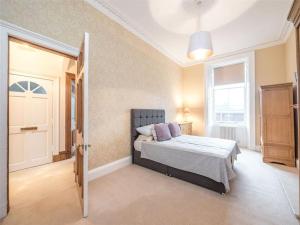 Beautiful & bright 2 bed flat Murrayfield