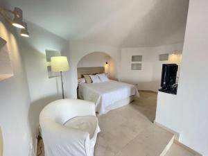 501.Serene studio with large terrace and pool