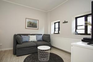 nah am Meer, ruhige Lage, gratis Nutzung vom AHOI Erlebnisbad und Sauna in Sellin - Haus Büdnerstube FeWo 2