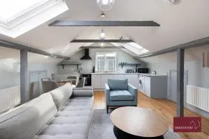 Weybridge - Refurbished Two Bedroom House - Byfleet