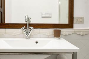 Cavour Elegant apartment At Massimo Theater