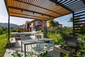 Villa Earth