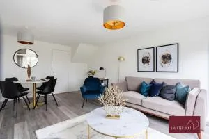 Knaphill - 2 Bedroom House - Garden & Parking - Bisley