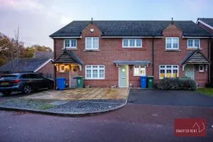 Jennett's Park, Bracknell - 2 Bedroom Home - Garden & Parking - Crowthorne