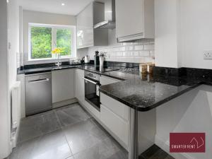 Guildford - 2 Bedroom House - Parking