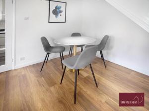 Guildford - 2 Bedroom House - Parking