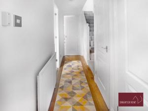 Knaphill, Woking - 3 Bed House - With Garden